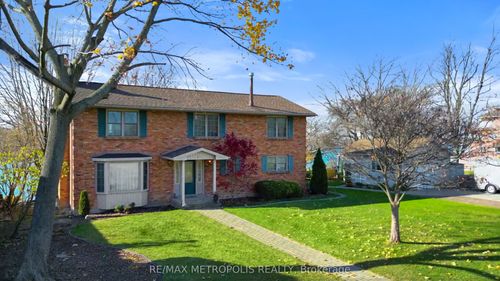 337 Beresford St, Corunna, ON, N0N1G0 | Card Image