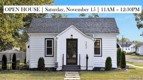 202 E Olive St, Staunton, IL, 62088-1429 | Card Image