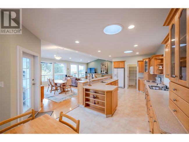 19409 Mcdougald Rd, House other with 3 bedrooms, 2 bathrooms and 2 parking in Summerland BC | Image 8