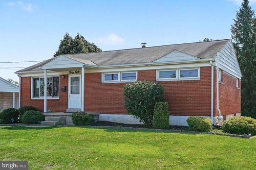 48 Kensington Dr, CAMP HILL, PA, 17011-7912 | Card Image