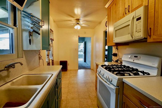 7553 Cuyamaca Ave, House other with 3 bedrooms, 2 bathrooms and 3 parking in Lemon Grove CA | Image 4