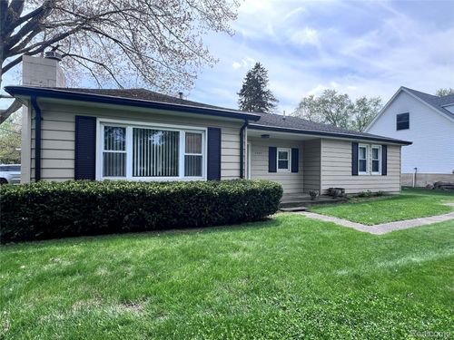 5505 Sunwood Drive, Waterford Charter Township, MI, 48329 | Card Image