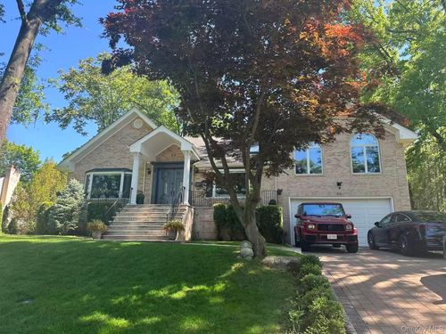 44 Old Field Ln, Great Neck, NY, 11020-1237 | Card Image
