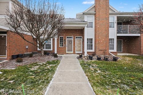 46124 Allenton Dr, Macomb, MI, 48044-5221 | Card Image