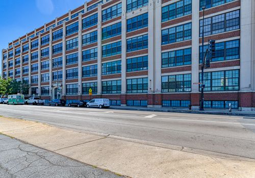 233-3963 W Belmont Ave, Chicago, IL, 60618-3448 | Card Image