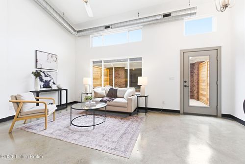 607 Burnett Farm Ln, Louisville, KY, 40243-8800 | Card Image