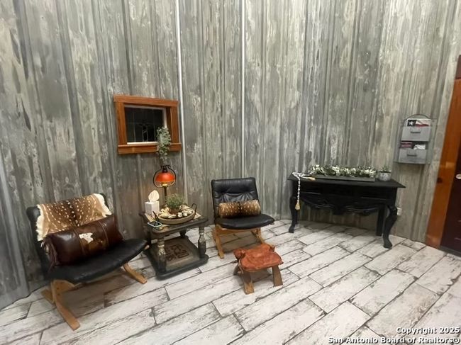SILO SITTING AREA | Image 12