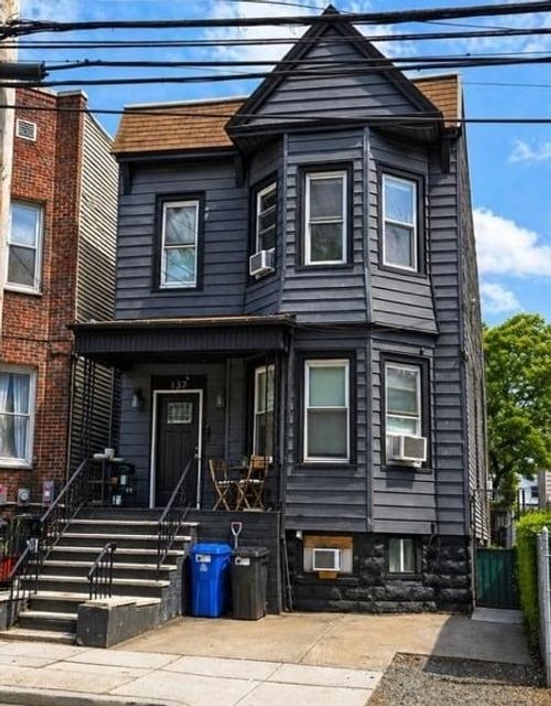 137 Manhattan Ave, Jersey City, NJ, 07307-3811 | Card Image