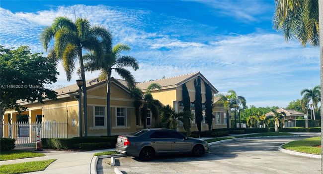 13748 Sw 118 Th Ter, Townhouse with 3 bedrooms, 3 bathrooms and null parking in Miami FL | Image 7