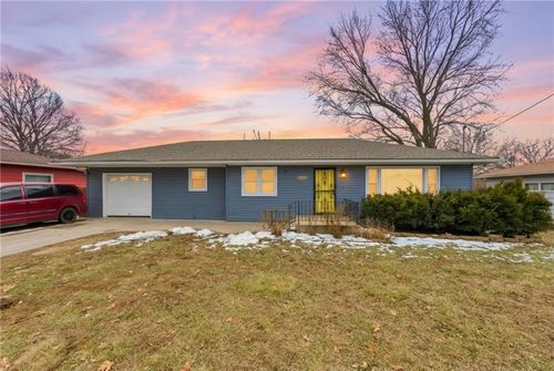 6137 Cernech Rd, Kansas City, KS, 66104-1158 | Card Image