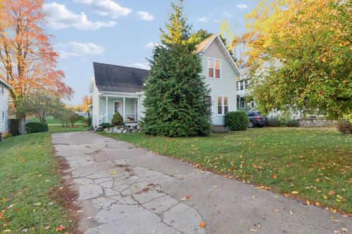 223 W Todd Ave, Reed City, MI, 49677-1125 | Card Image