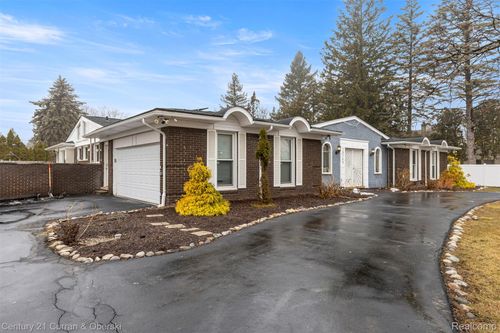 28249 Bell Rd, Southfield, MI, 48034-5141 | Card Image