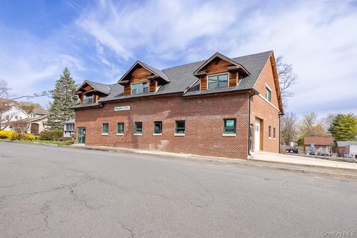 1 Teneyck St, Stony Point, NY, 10980-1330 | Card Image