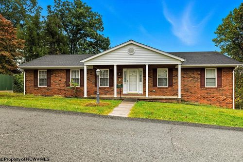 10 Greenwood Dr, Fairmont, WV, 26554-5009 | Card Image