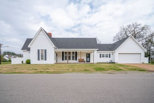112 N High St, Waynesboro, TN, 38485-2102 | Card Image