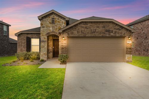 2062 Pleasant Knoll Cir, Forney, TX, 75126-6996 | Card Image