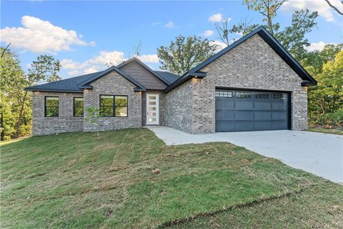 2 Kolman Ln, Bella Vista, AR, 72715-3207 | Card Image