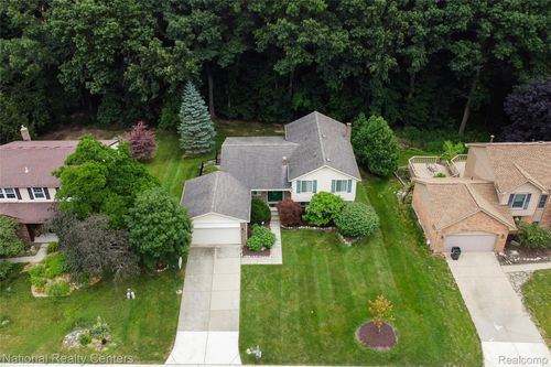 625 Ten Point Dr, Rochester Hills, MI, 48309-2550 | Card Image