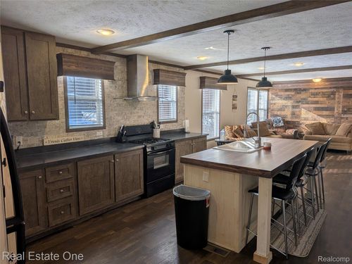 573 Turquoise Dr, Whitmore Lake, MI, 48189-8285 | Card Image