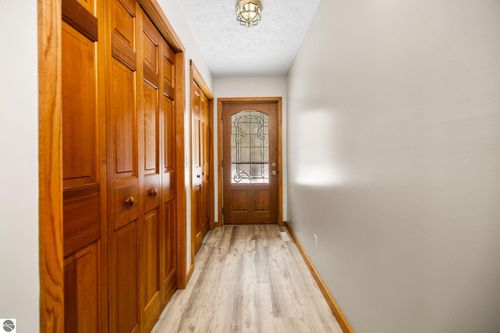 211 E 7th St, Northport, MI, 49670-9770 | Card Image