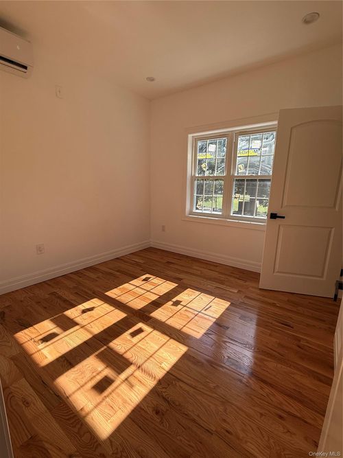 1-118-11 Lakeview Blvd, Jamaica, NY, 11434-2129 | Card Image