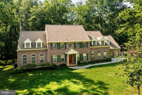 2 Bittersweet Dr, WEST CHESTER, PA, 19382-7056 | Card Image