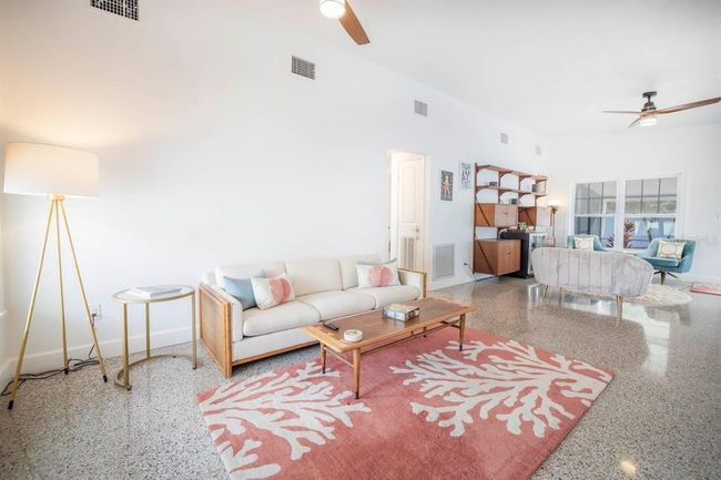 15804 3 Rd St E, House other with 2 bedrooms, 2 bathrooms and null parking in REDINGTON BEACH FL | Image 10