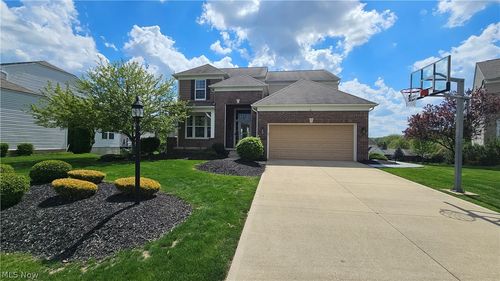 9337 Ellis Way, Strongsville, OH, 44136-8840 | Card Image