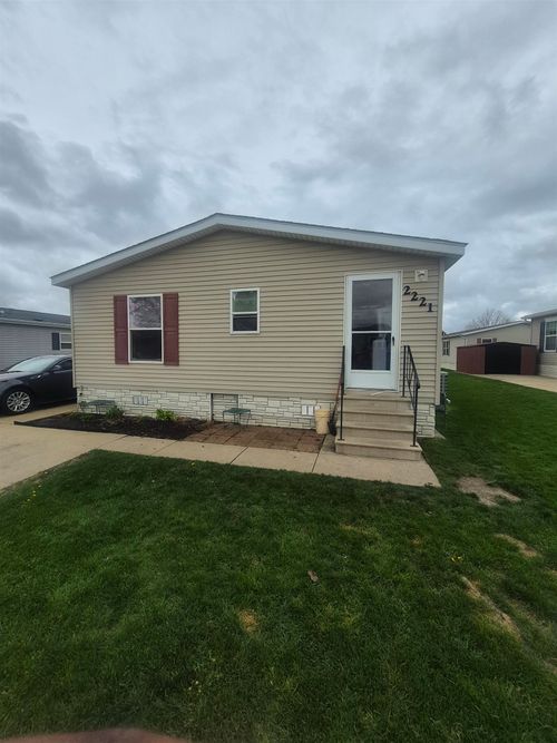 2221 Iris Ave, Belvidere, IL, 61008-6071 | Card Image