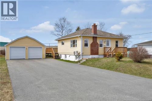 546 Young St, Saint John, NB, E2M2V4 | Card Image