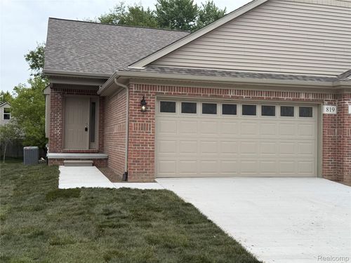 819 Chelsea Ridge Ct, Howell, MI, 48843-2486 | Card Image