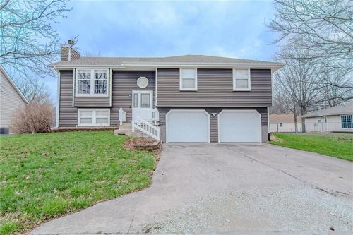 97 Pioneer St, Garden City, MO, 64747-8743 | Card Image