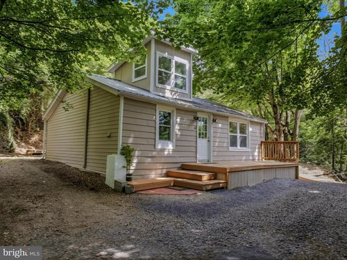 64 Hobday Ln, BERKELEY SPRINGS, WV, 25411-6295 | Card Image