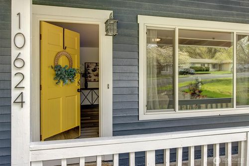 10624 171st Ave Ne, Redmond, WA, 98052-2735 | Card Image