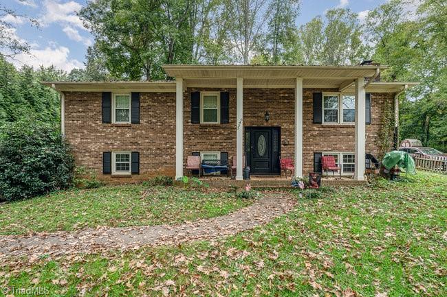 Linda Cir, Winston Salem, NC 27106