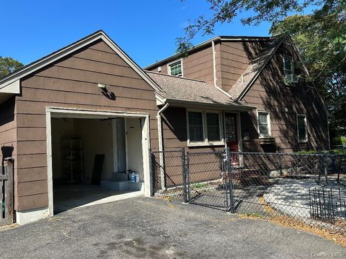 611 Asharoken Blvd, Bay Shore, NY, 11706-6303 | Card Image