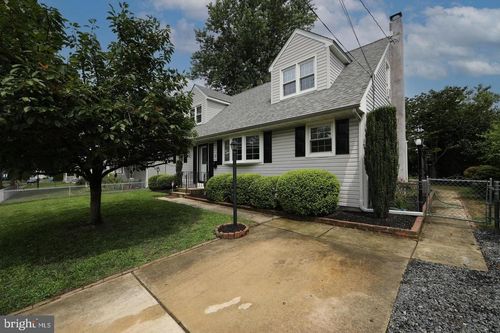 37 Woodbine Ave, MAPLE SHADE, NJ, 08052-3319 | Card Image