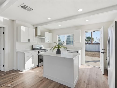 604 Stanford St, Las Vegas, NV, 89107-1878 | Card Image