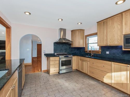 111 Alta Ave, Yonkers, NY, 10705-1402 | Card Image