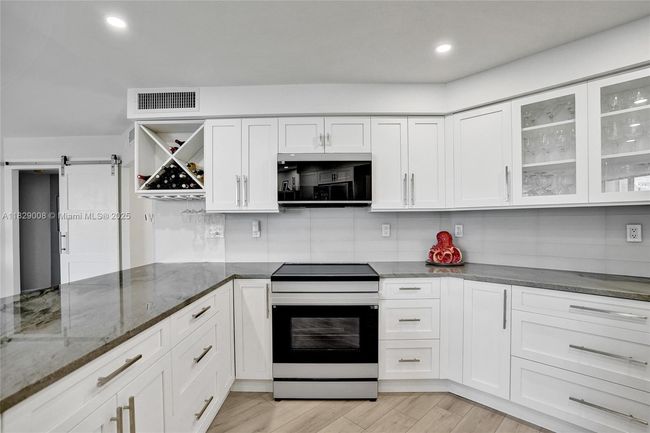 APT-403 - 1340 Ocean Blvd, Condo with 2 bedrooms, 2 bathrooms and null parking in Pompano Beach FL | Image 34