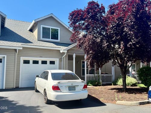 1910 Pebble Way, Medford, OR, 97504 | Card Image