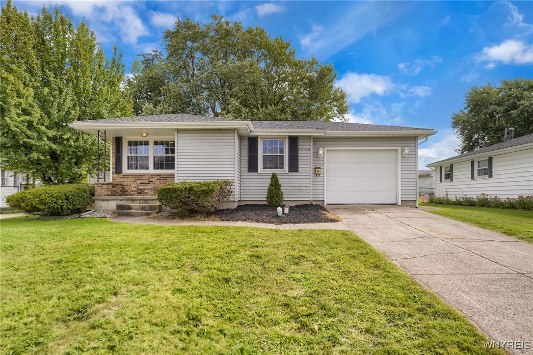 Emerling Dr, Buffalo, NY 14219
