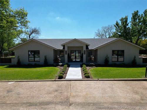 2200 Cloverleaf Pl, Ardmore, OK, 73401-3421 | Card Image
