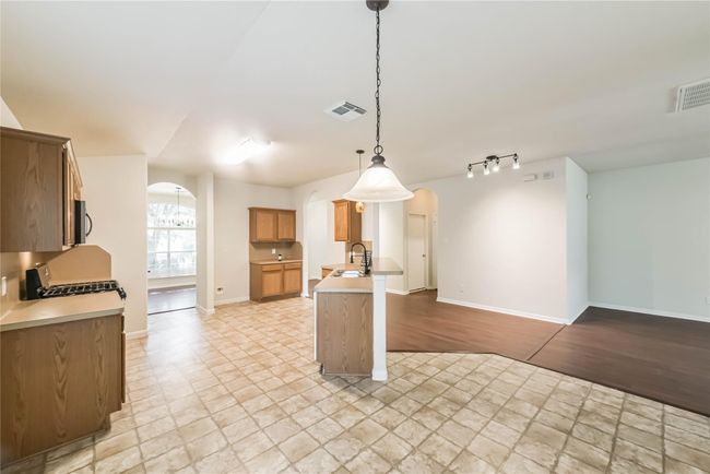 23518 Hidden Maple Dr, House other with 3 bedrooms, 2 bathrooms and 2 parking in Spring TX | Image 6