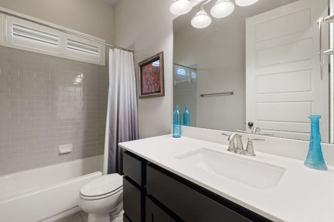 Downstairs guest bath | Image 25
