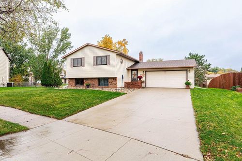 1725 Whitestone Cir S, Fargo, ND, 58103-3838 | Card Image