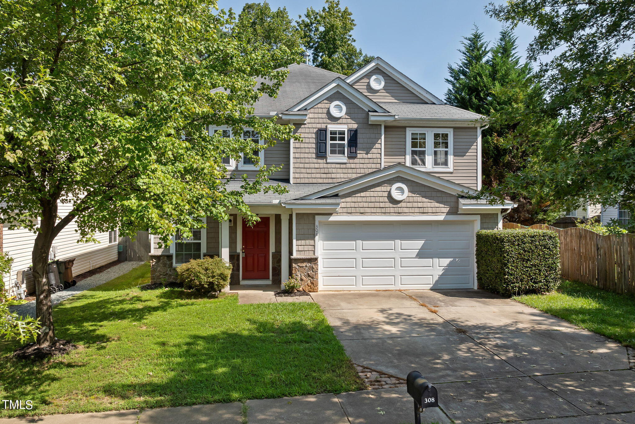 Steedmont Dr, Holly Springs, NC 27540