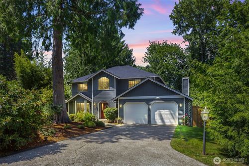 695 Jasmine Pl Nw, Issaquah, WA, 98027-2634 | Card Image