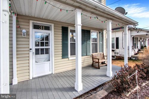 31 S Main St, STEWARTSTOWN, PA, 17363-4084 | Card Image