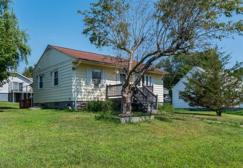 35 Woods Pl, Middletown, NY, 10940-5900 | Card Image